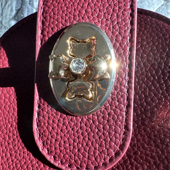 kangaROOS Burgundy Backpack with Gold Accents Brand New!!๐ฅ๐ฅ๐ฅ๐ฅ๐ฅ - Picture 3 of 12